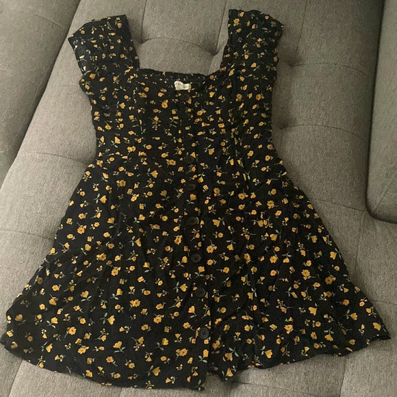 Black and yellow floral dress - Picture 1 of 3
